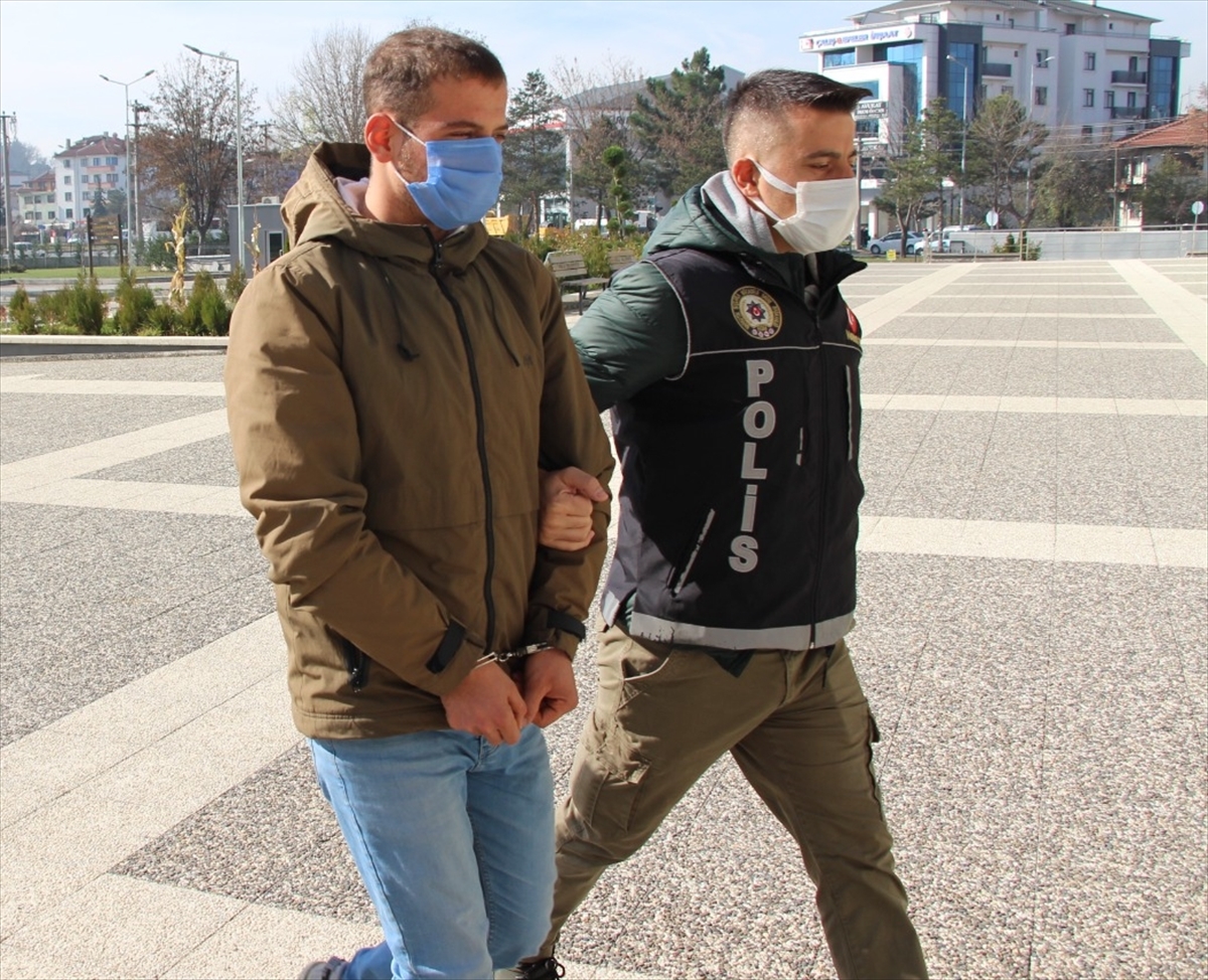 Bolu'da yolcu otobüsünde 6 kilo 800 gram esrar ele geçirildi