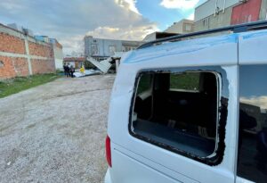 BURSA (AA) – Bursa'da zaman zaman etkisini artıran şiddetli lodos