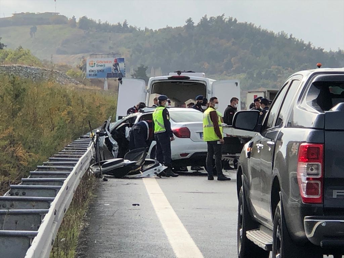 Bursa'da otomobilin tıra çarpması sonucu 4 kişi hayatını kaybetti