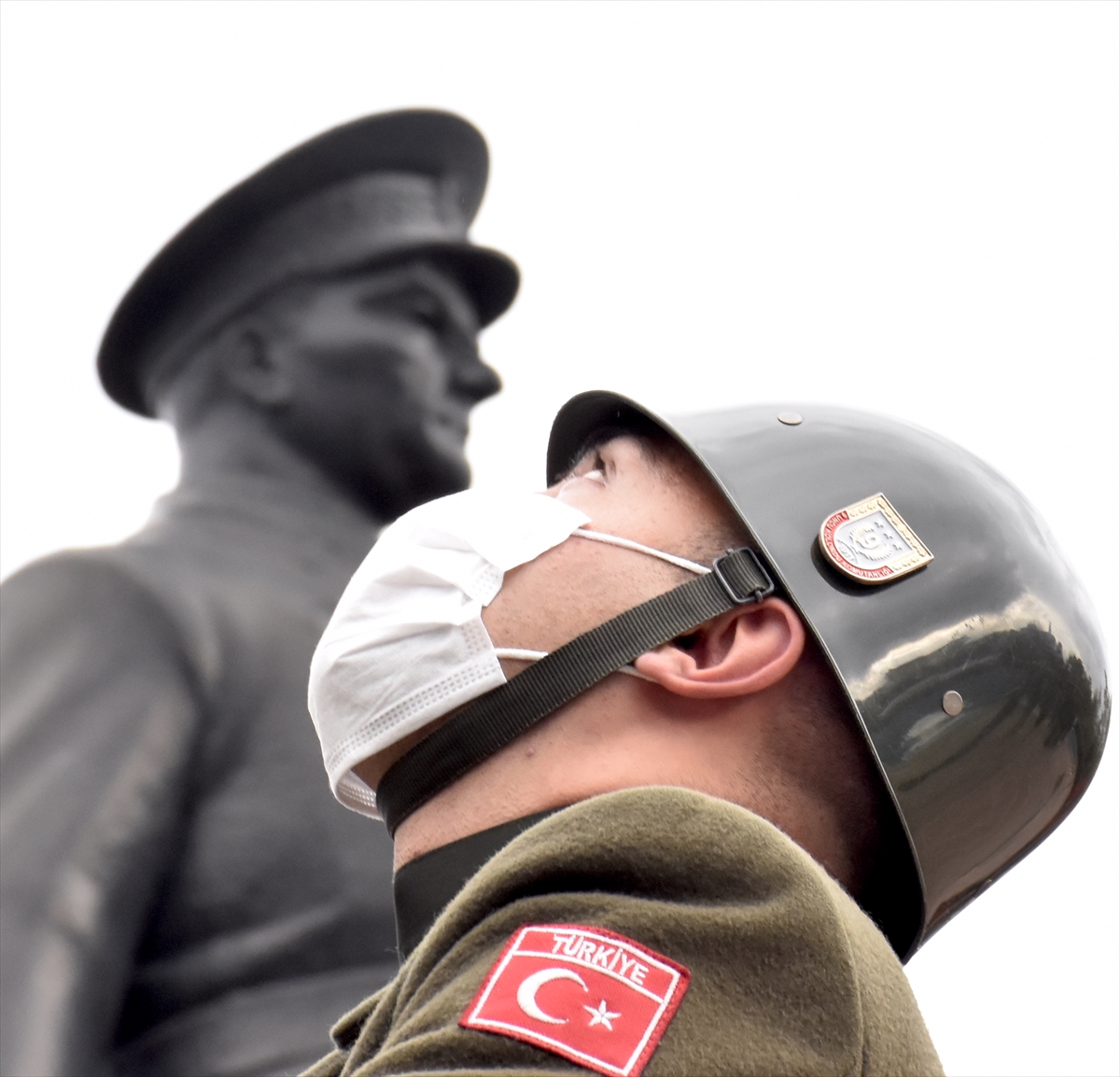 Büyük Önder Atatürk'ü anıyoruz