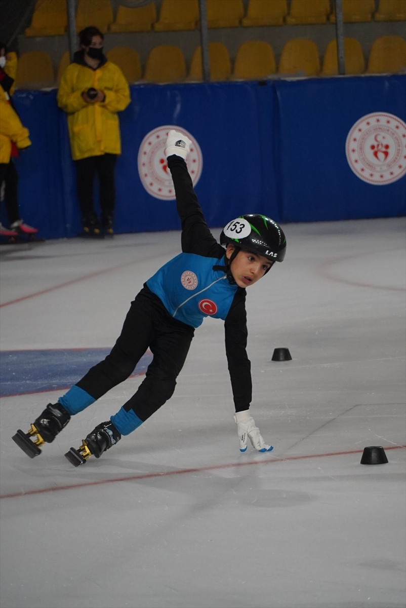 Buz Pateni Short Track Federasyon Kupası-3 müsabakaları, Kocaeli'de başladı