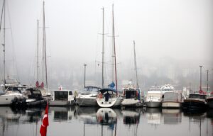 ÇANAKKALE (AA) – Çanakkale Boğazı yoğun sis nedeniyle çift yönlü