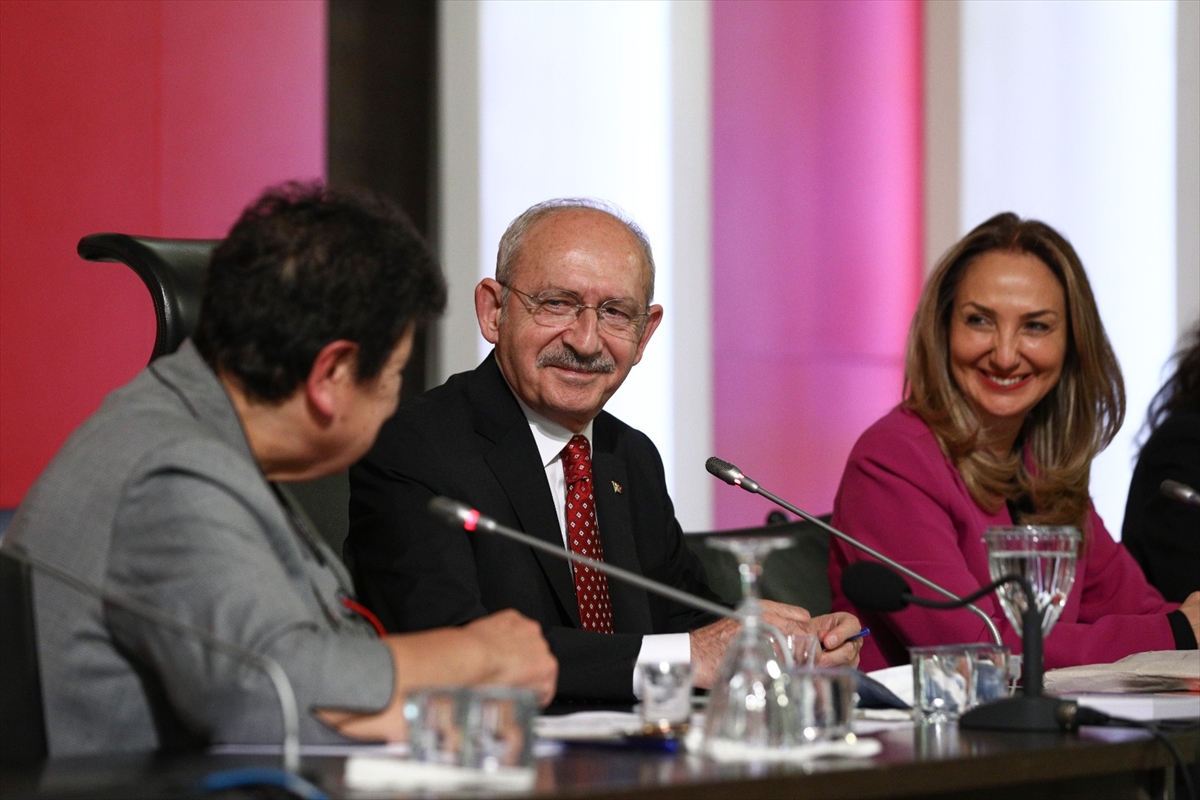 CHP Genel Başkanı Kılıçdaroğlu, 29 Ekim Kadınları Derneği heyetini kabul etti: