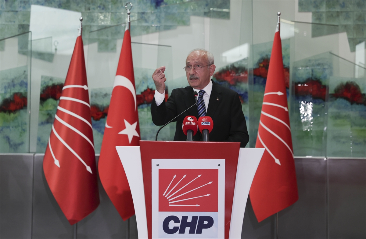 CHP Genel Başkanı Kılıçdaroğlu, Gelecek Partisi Genel Başkanı Davutoğlu ile bir araya geldi