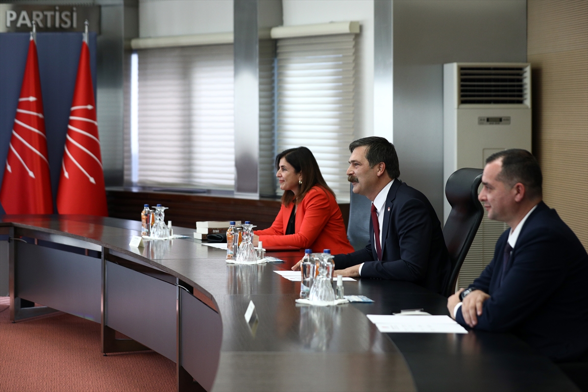 CHP Genel Başkanı Kılıçdaroğlu, TİP Genel Başkanı Baş ile görüştü