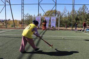 - Beden eğitimi öğretmeninin girişimiyle hokeye başlayan ve Türkiye Kadınlar