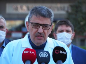 DENİZLİ – Sanatçı Kadir İnanır’ın hastaneye kaldırılması konusunda Pamukkale Üniversitesi