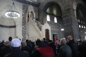 - "Dünya ve ahiret mutluluğu, hakkıyla Rabb'ine itaat eden, içtenlikle