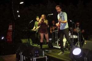 İzmir’de uzman doktorlarla bir avukatın yer aldığı rock müzik grubu