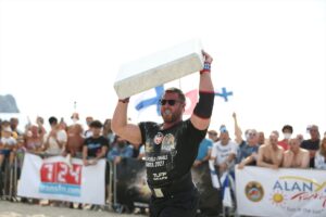 ANTALYA (AA) – Dünyanın en güçlü sporcularının yarıştığı "MLO Strongman