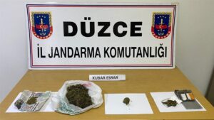 DÜZCE (AA) – Düzce'de yol denetiminde uyuşturucuyla yakalanan 4 zanlı