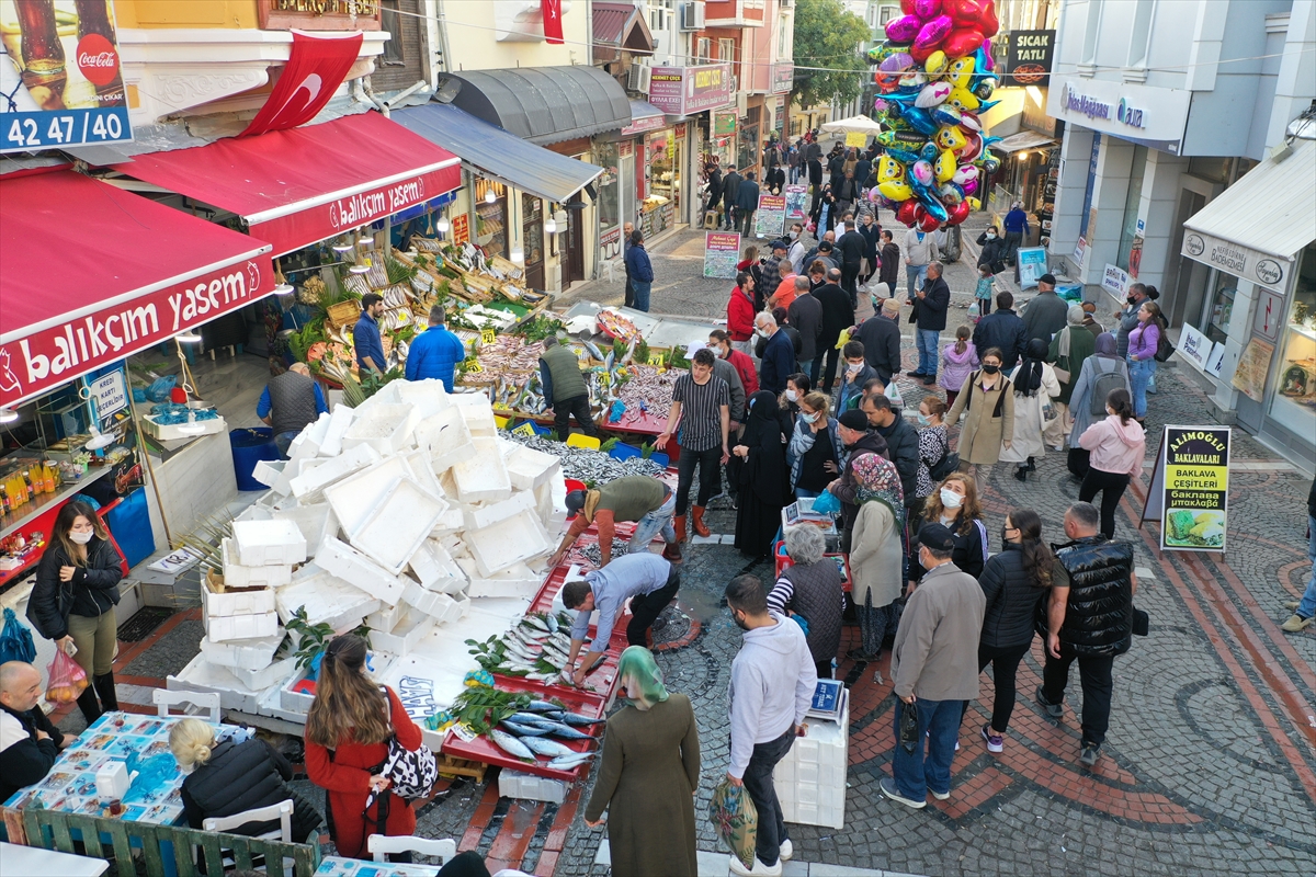 Edirne'de 5 liraya düşen hamsiye vatandaşlar yoğun ilgi gösterdi