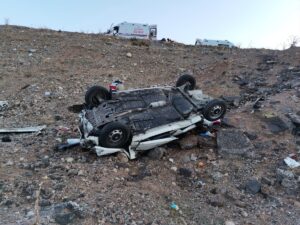 AĞRI (AA) – Erzurum'da otomobilin şarampole devrilmesi sonucu iki kişi