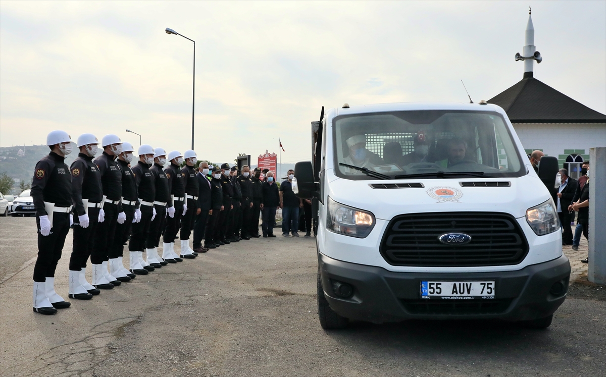 Evinde ölü bulunan emekli emniyet amiri toprağa verildi