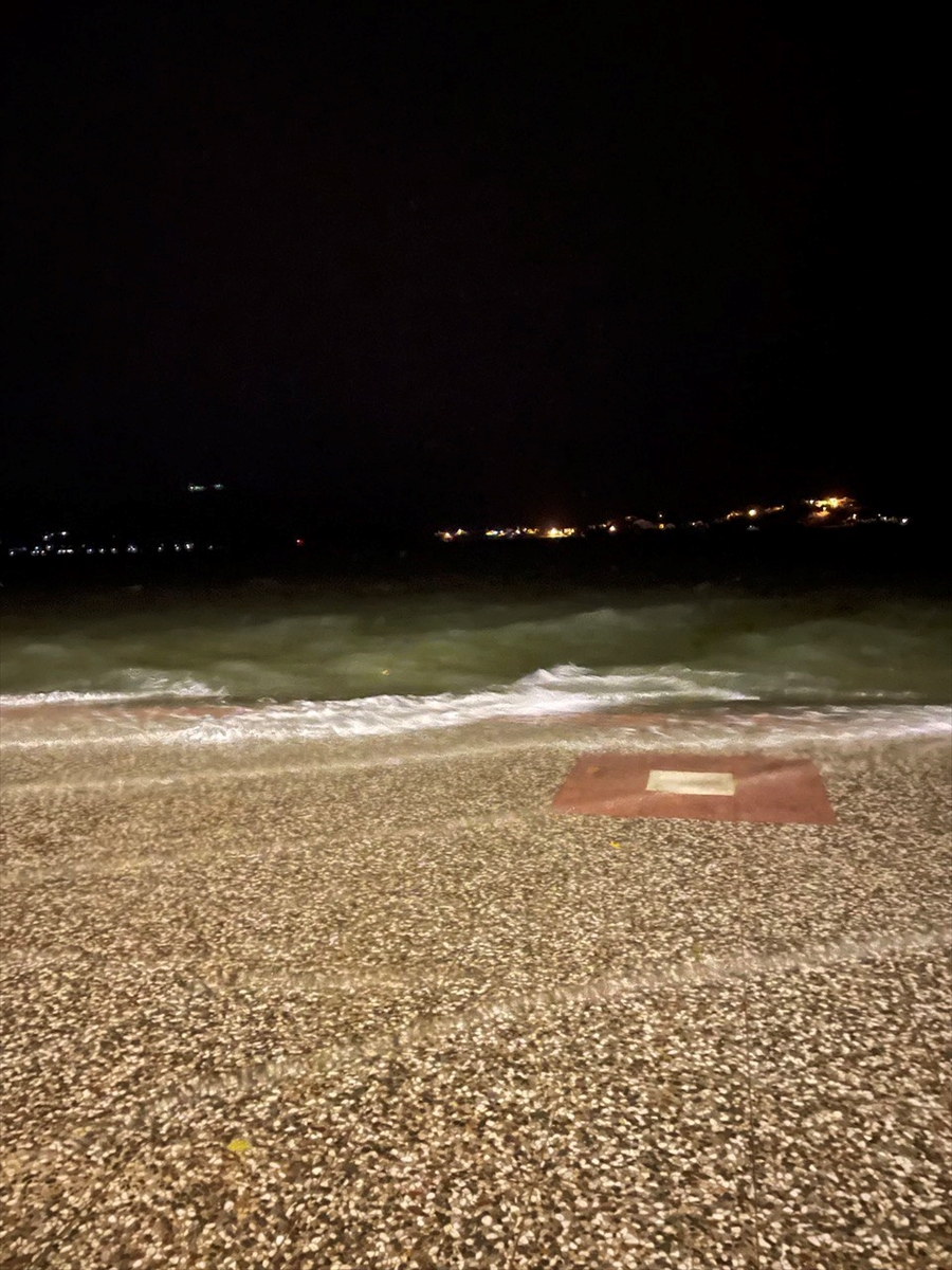 Fethiye’de fırtına nedeniyle deniz taştı