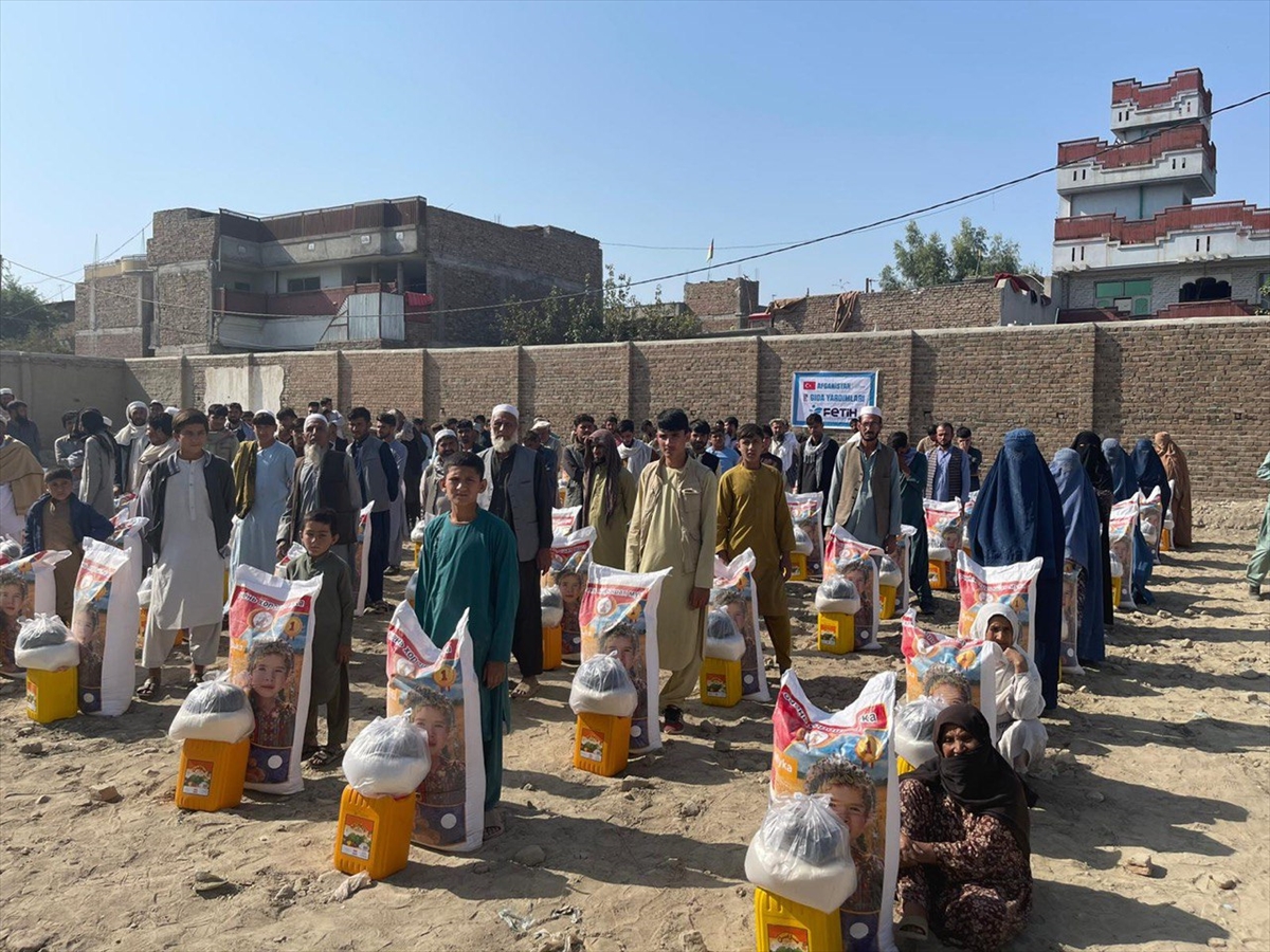 Fetih İnsani Yardım Vakfından Afganistan'da yoksul ailelere gıda yardımı