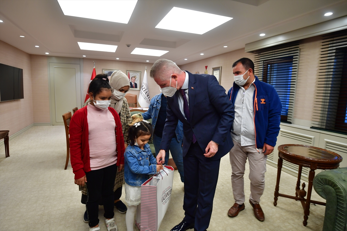 - "Bayrağı alınca ceketimin içine koydum düşmesin diye. Çünkü onun