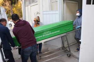 GAZİANTEP (AA) – Gaziantep'te bir kadın bıçaklanarak öldürülmüş halde bulundu.