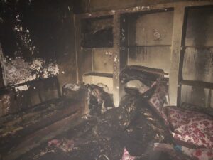 - Jandarma, annesiyle yaşadığı evi yakıp silahla çevreye rastgele ateş