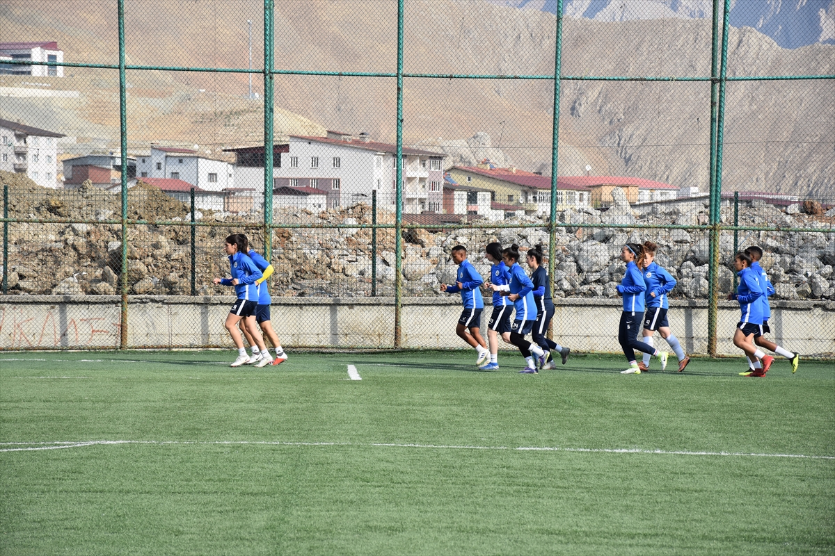 Hakkarigücü Kadın Futbol Takımı başarıya odaklandı