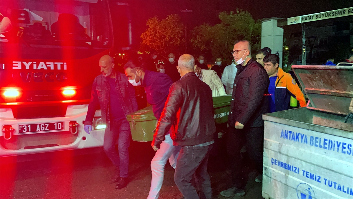 Hatay’da nehre atlayan 3 arkadaştan biri boğuldu