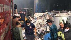 HATAY (AA) – Hatay'da plastik dönüşüm ve ahşap kapı üretim