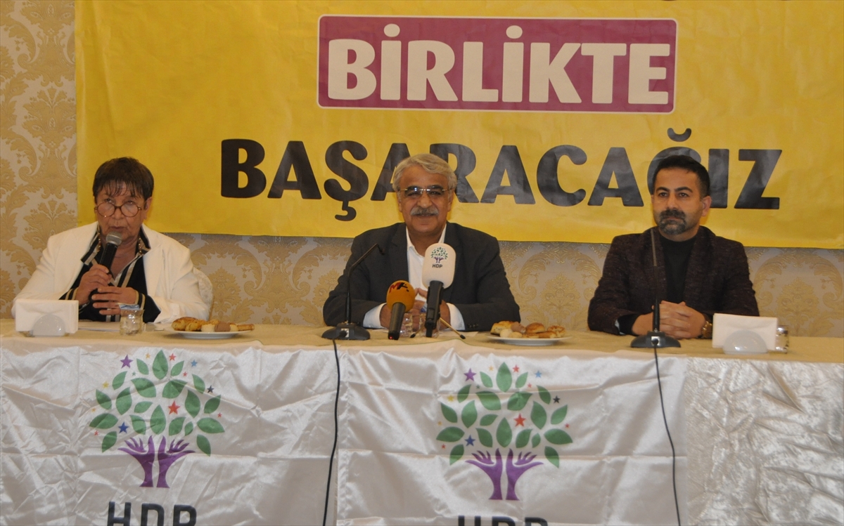 HDP Eş Genel Başkanı Sancar Adana'da sivil toplum kuruluşlarının temsilcileriyle buluştu