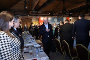 İSTANBUL (AA) – İçişleri Bakanı Süleyman Soylu, Silivri'de muhtarlarla kahvaltıda