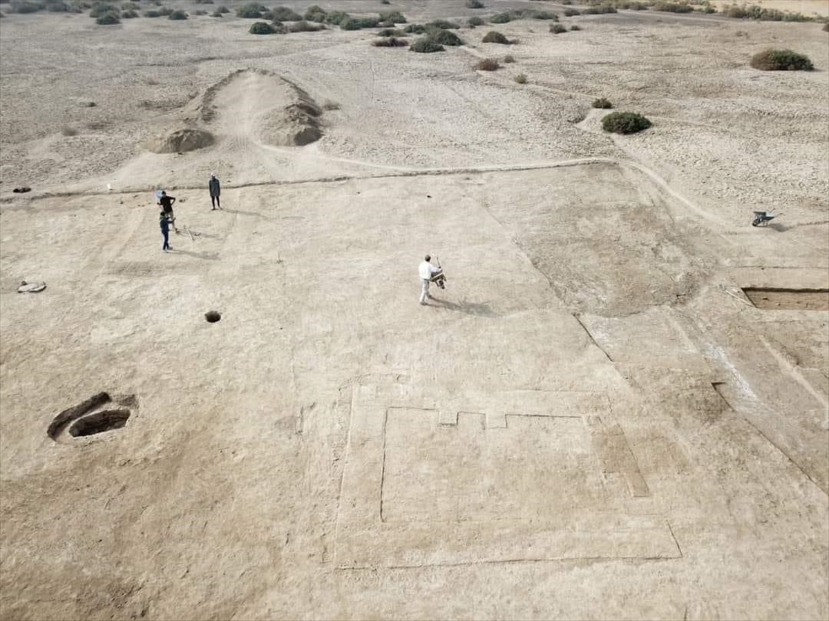 Irak'ta Emevi dönemine ait çamurdan cami keşfedildi
