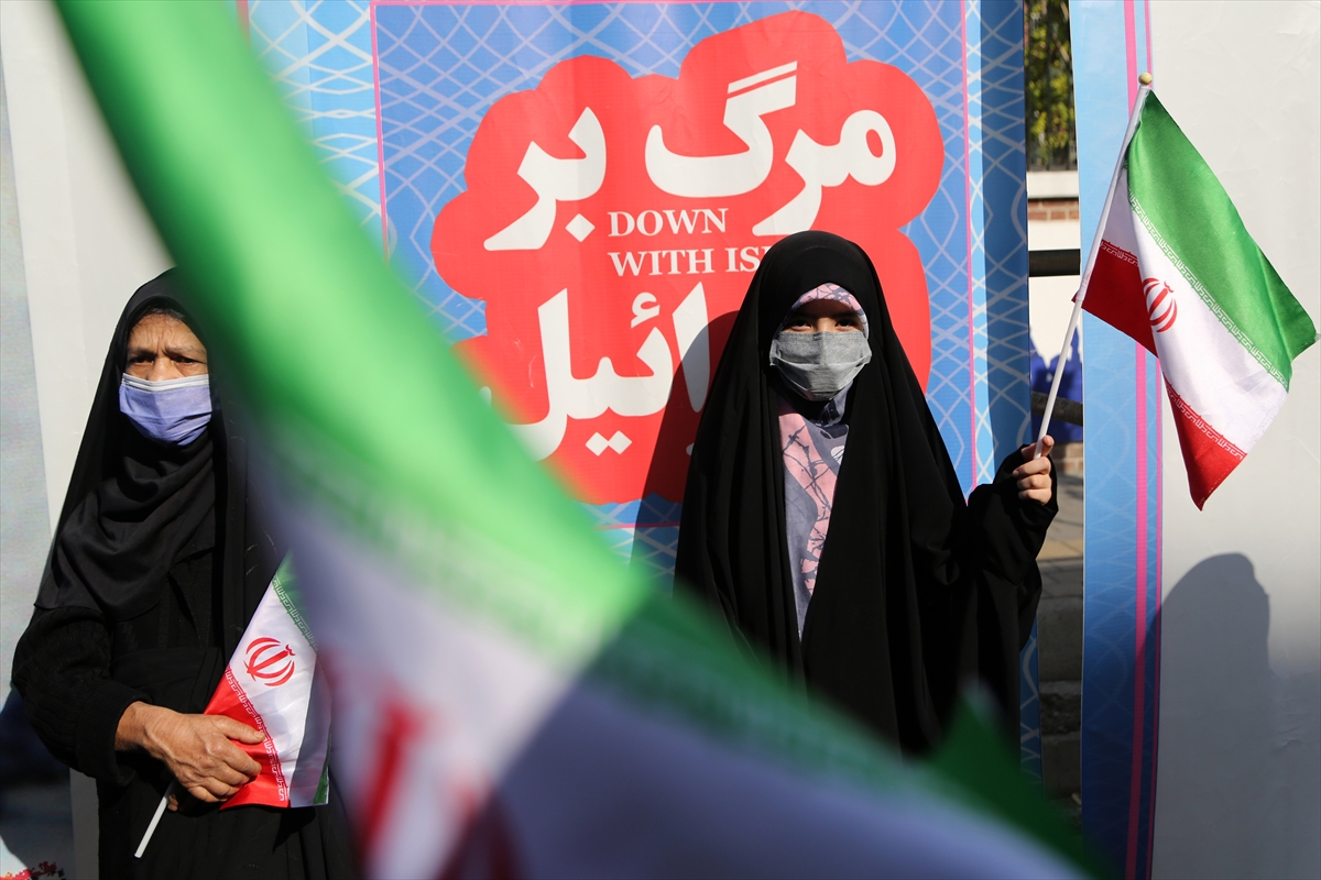 İran'da, ABD'nin Tahran Büyükelçiliği işgalinin 42'nci yılı nedeniyle birçok kentte gösteri düzenlendi