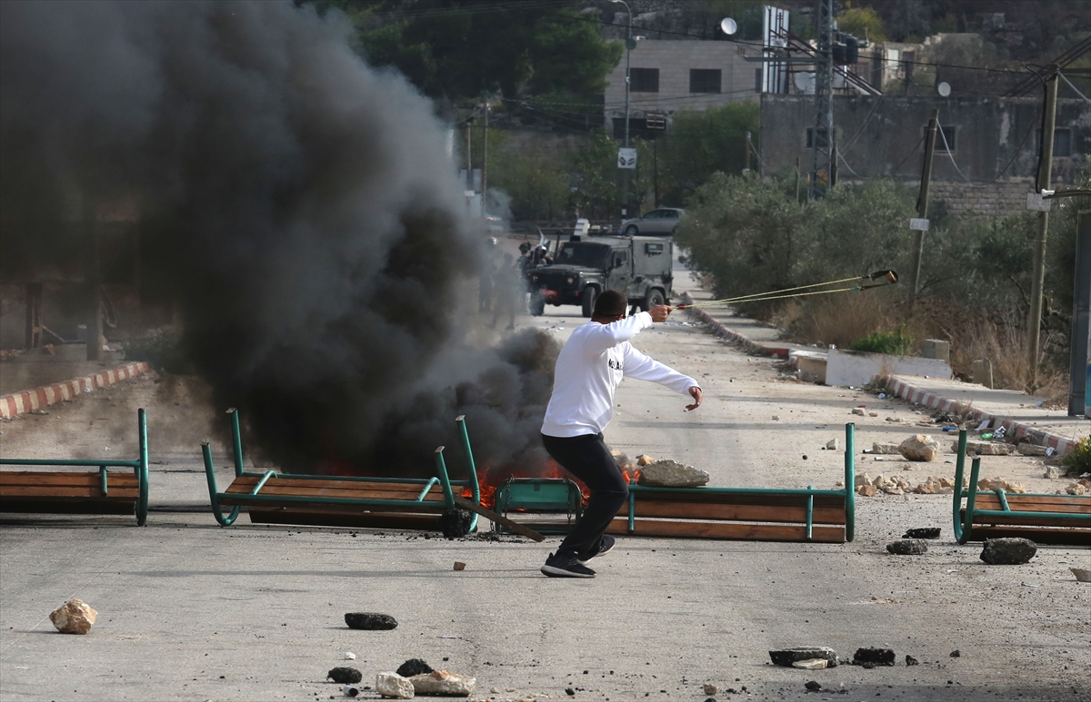 İsrail ordusunun, Batı Şeria'da Filistinlilere müdahalesinde 20 kişi yaralandı