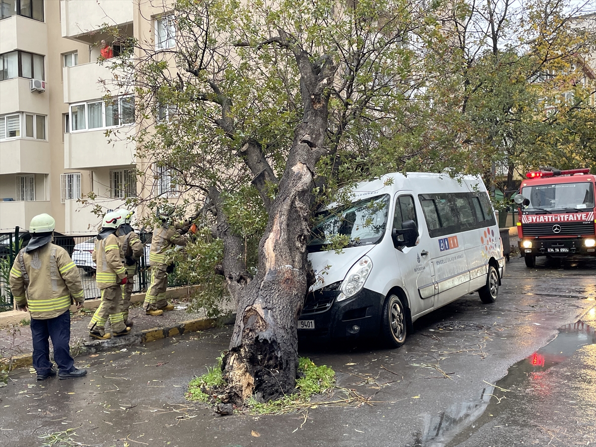 GÜNCELLEME 2 – İstanbul'da fırtına etkili olmaya devam ediyor