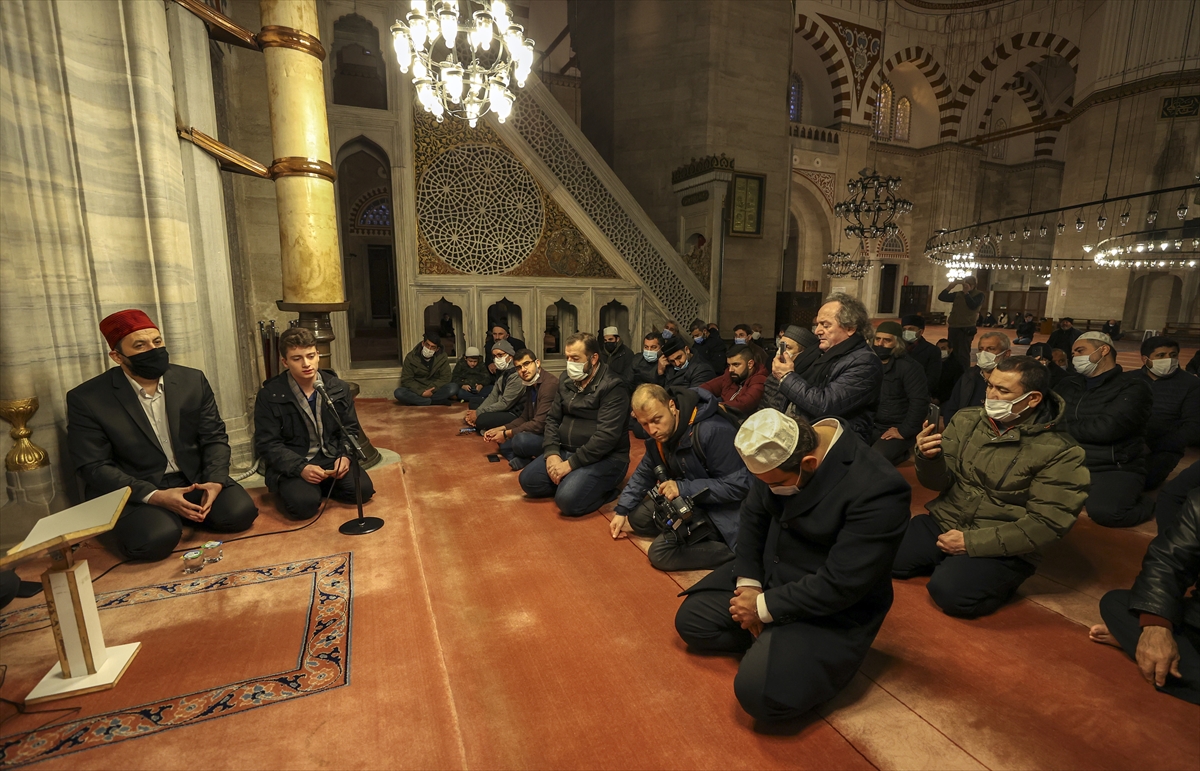 İstanbul'da Sezai Karakoç için Kur’an-ı Kerim okundu