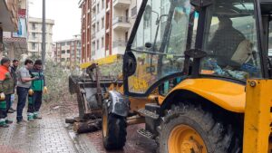 İSTANBUL (AA) – İstanbul'da öğleden sonra etkisini artıran fırtına hayatı