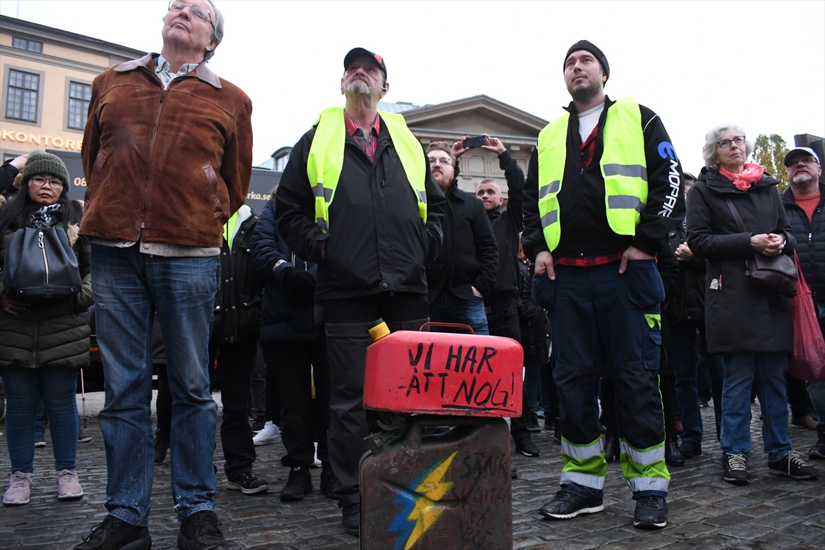 İsveç'te akaryakıt fiyatları protesto edildi