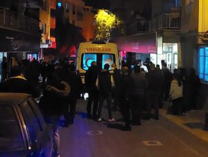 İZMİR (AA) – İzmir'in Kemalpaşa ilçesinde bir apartmanın asansör boşluğunda