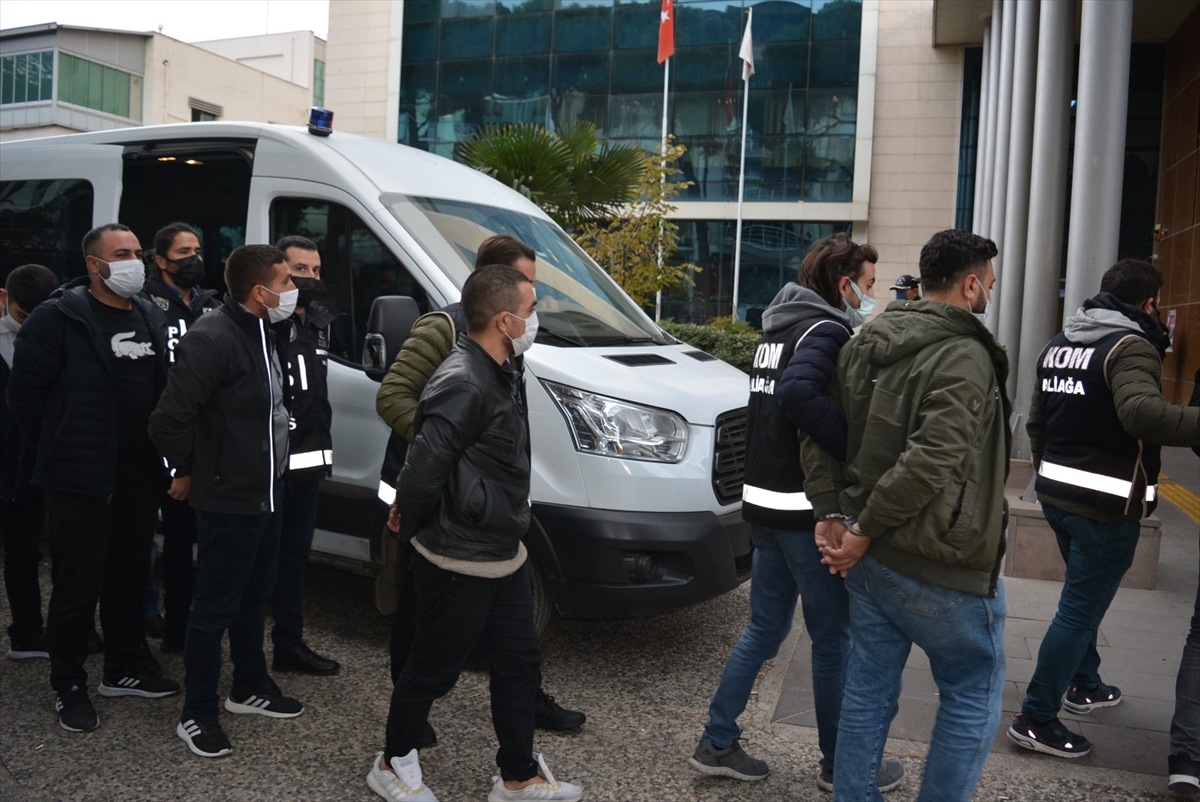 İzmir'de silah kaçakçılığı iddiasıyla gözaltına alınan 7 kişi tutuklandı