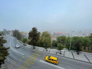 İZMİR (AA) – İzmir'de sabah saatlerinde etkili olan sis, ulaşımda