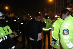 MANİSA (AA) – İzmir'de polisin "dur" ihtarına uymayarak kaçan alkollü
