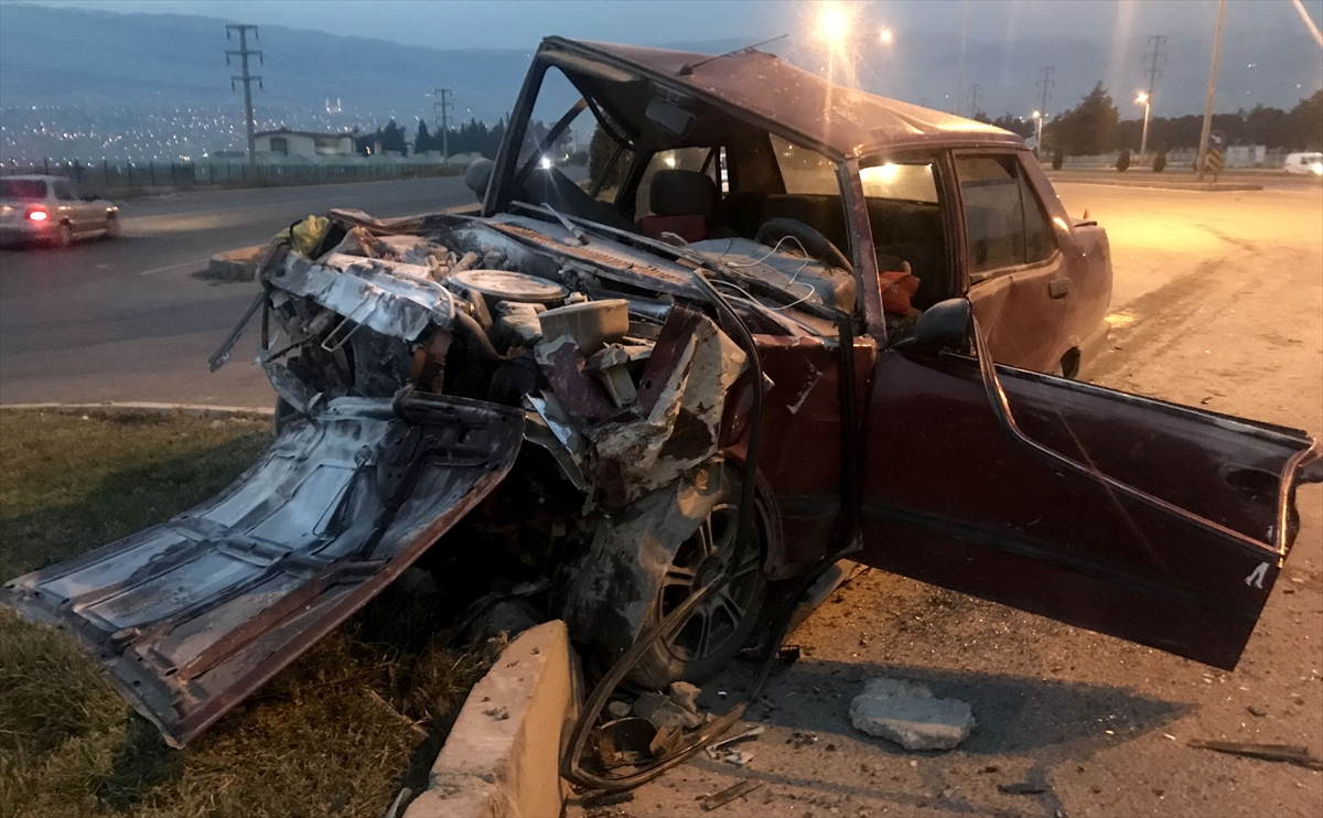 Kahramanmaraş'ta iki otomobilin çarpışması sonucu 8 kişi yaralandı
