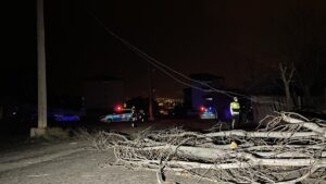 KARABÜK (AA) – Karabük'te akşam saatlerinde başlayan kuvvetli fırtına ve