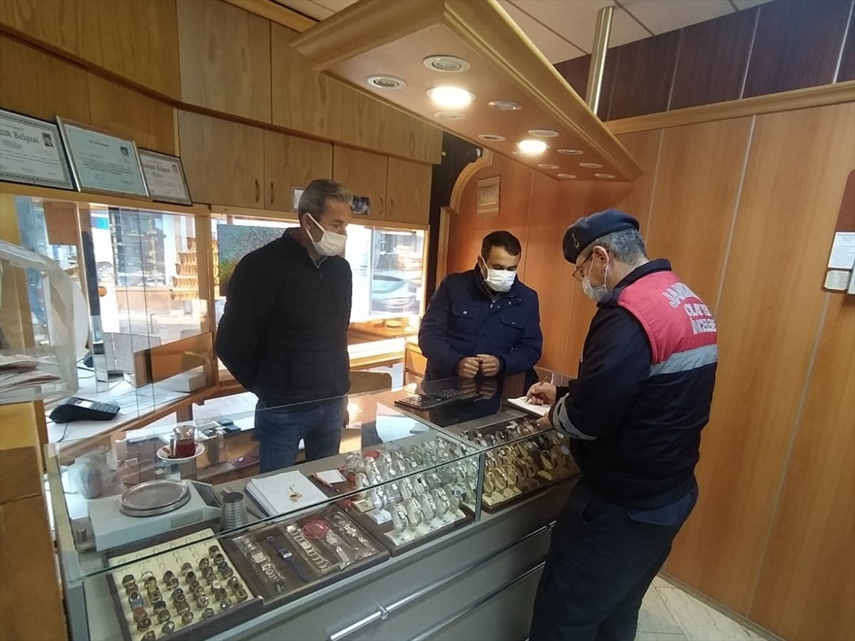 Kastamonu'da çaldığı altınları kuyumcuya satmaya çalışan kişi yakalandı