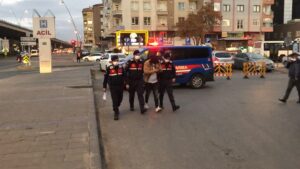 KAYSERİ (AA) – Kayseri'de, 12 ilde aranan zanlı jandarma tarafından