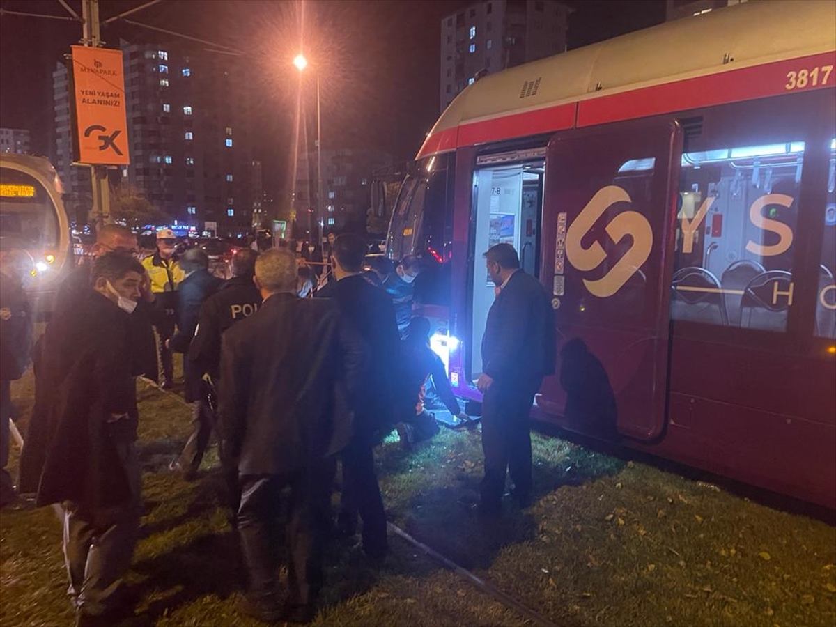 Kayseri'de tramvayın çarptığı yaya ağır yaralandı