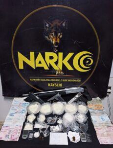 - Zanlıların uyuşturucu satışına ilişkin tuttuğu hesap çetelesi de ele