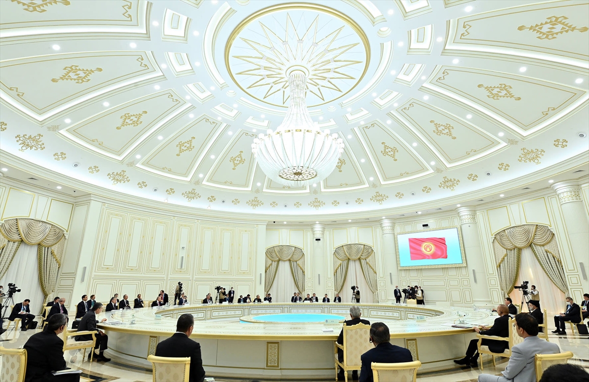 Kırgızistan Cumhurbaşkanı Caparov, EİT Zirvesi'nde konuştu: