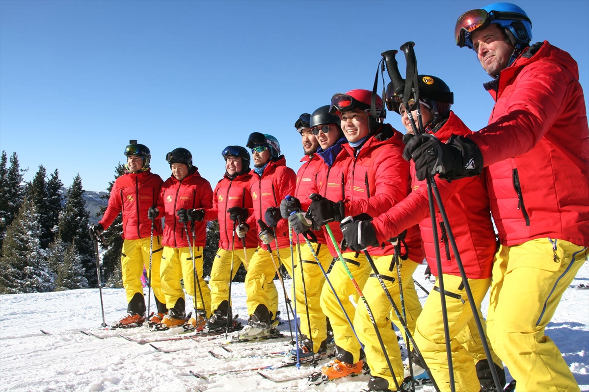 Kırgızistan'da kayak sezonu Karakol kayak merkezinde açıldı