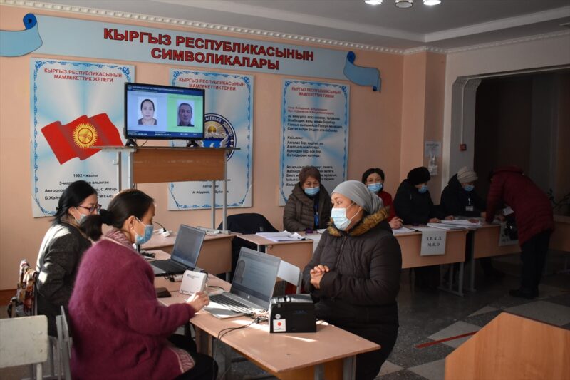 Kırgızistan’da seçim barajını geçemeyen partiler oyların yeniden sayılmasını talep etti