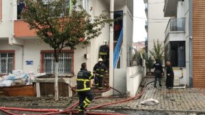 KOCAELİ (AA) – Kocaeli'nin Gebze ilçesinde yaşlı çiftin evi yanarak