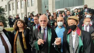 KOCAELİ (AA) – Kocaeli'nin Gebze ilçesinde haciz için evine gelen